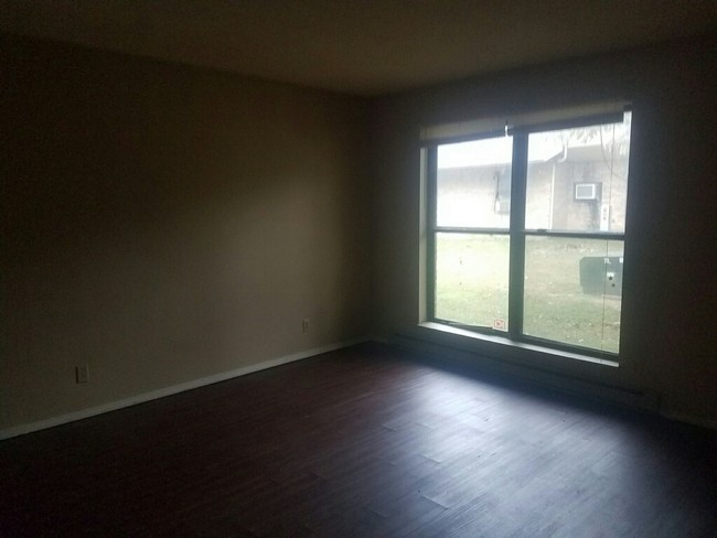 Foto del edificio - 630 Broadridge Dr