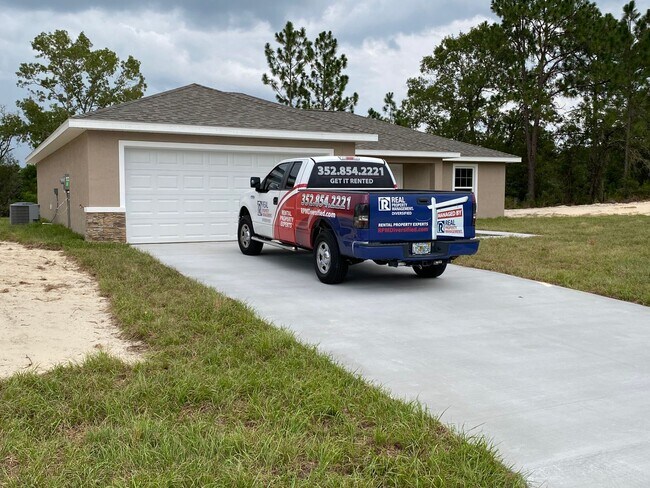 Foto del edificio - Custom Home - Desirable SW Ocala Neighborhood 3/2/2 **Won't Last**