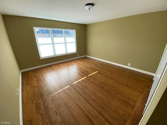 Building Photo - 2 br, 1.5 bath House - 1207 Maple St