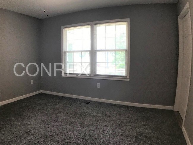 Building Photo - Big Space for a Small Price!