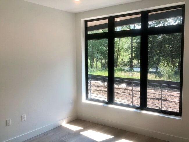 Foto del edificio - Long Term Rental- River West 914
