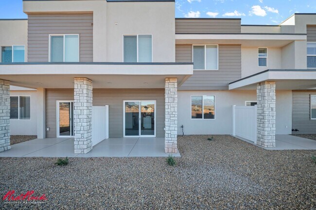 Building Photo - Newly Built Townhome!