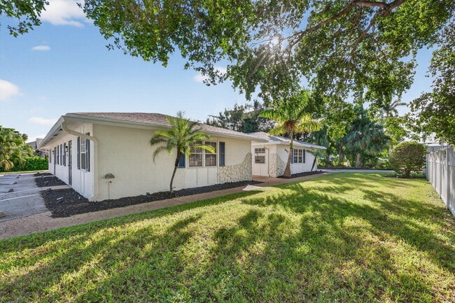 Building Photo - 800 Tropic Isle Dr