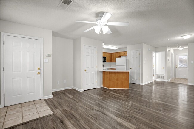 Building Photo - 818 Barrington Woods Cove