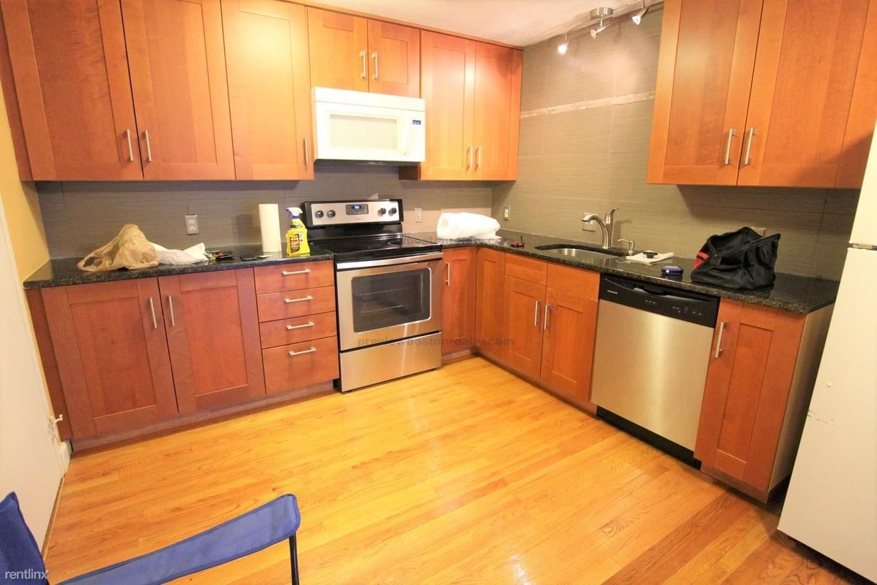 2 br, 1 bath - 40 Whitman Rd - 2 br, 1 bath  - 40 Whitman Rd