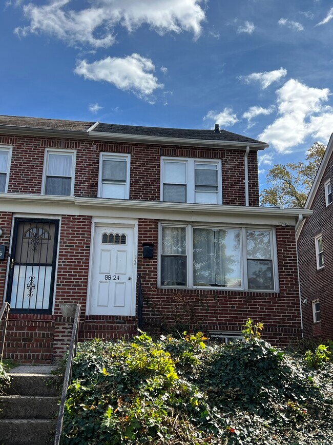 Foto del edificio - 9924 Ascan Ave