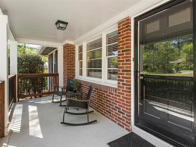 Building Photo - 1572 Berkeley Ln NE