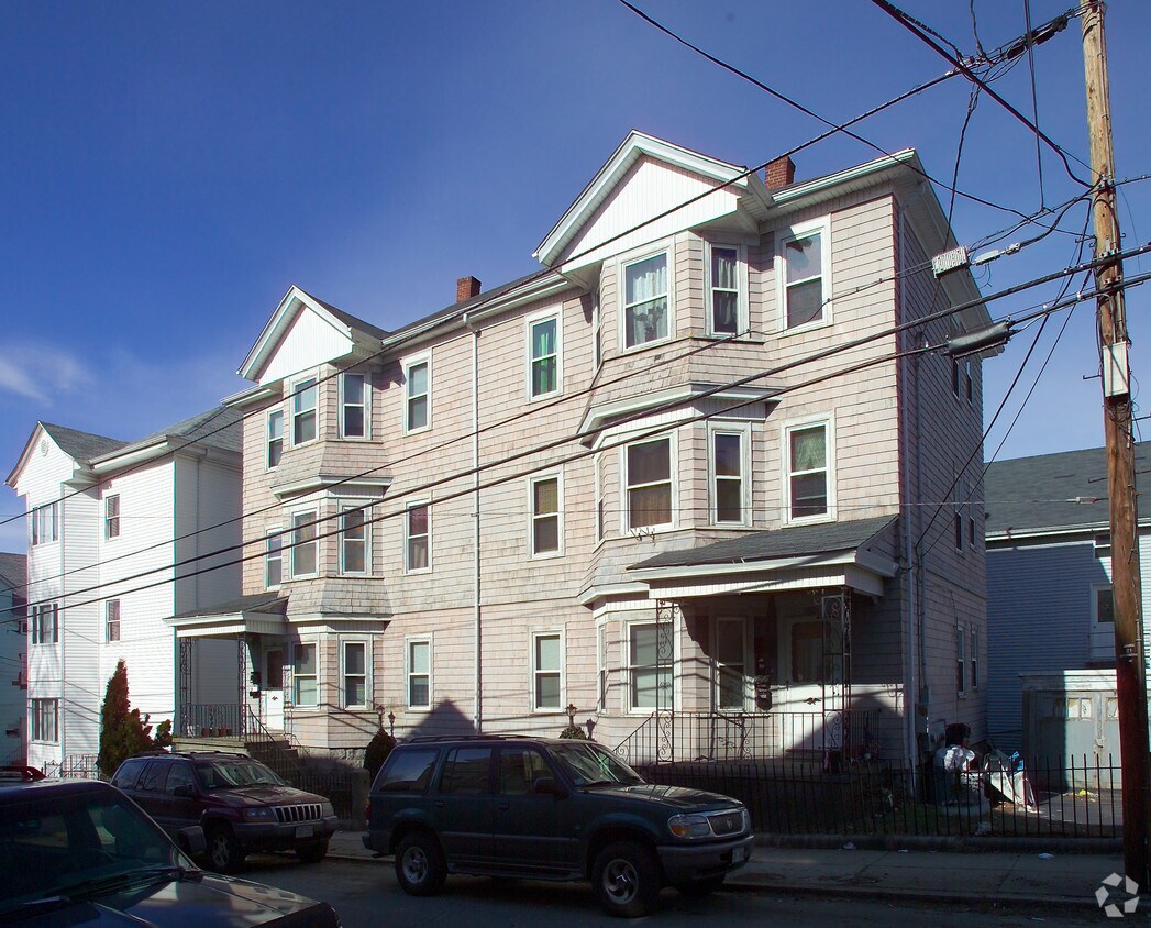 Building Photo - 394-396 William St