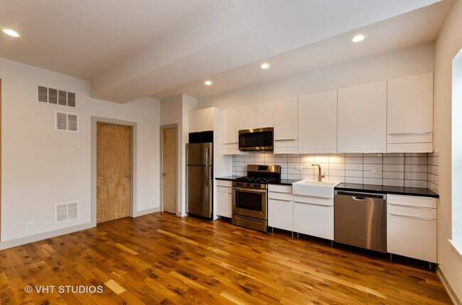 Building Photo - 4406 S Calumet Ave