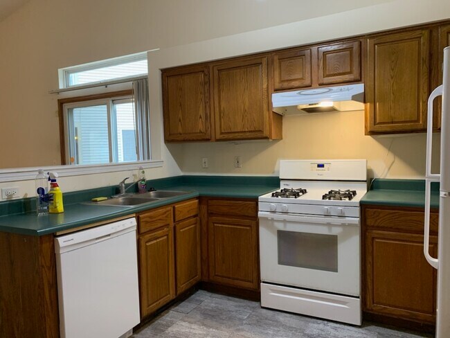 Building Photo - 13902 S Oakdale Ct