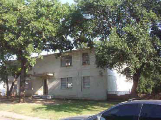 Building Photo - 2232 Riverview Dr