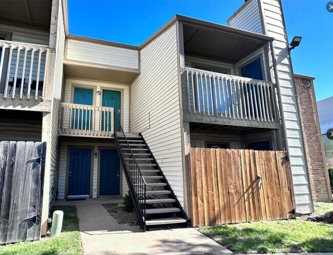 Building Photo - 2200 Cypress Landing Rd