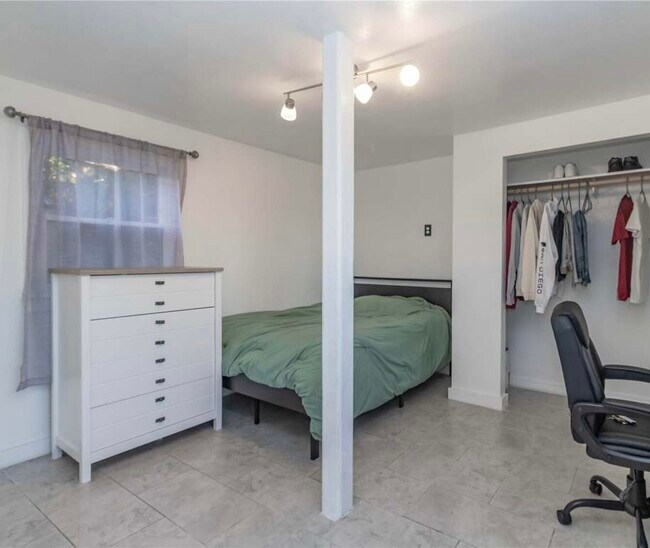 Foto del edificio - 1549 Charleston Beach Rd W