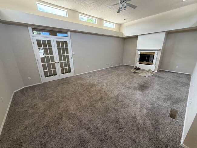 Foto del edificio - Spacious 3-Bedroom