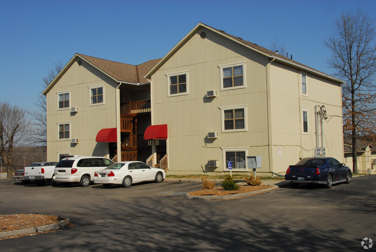 Primary Photo - Plaza Square Apartments