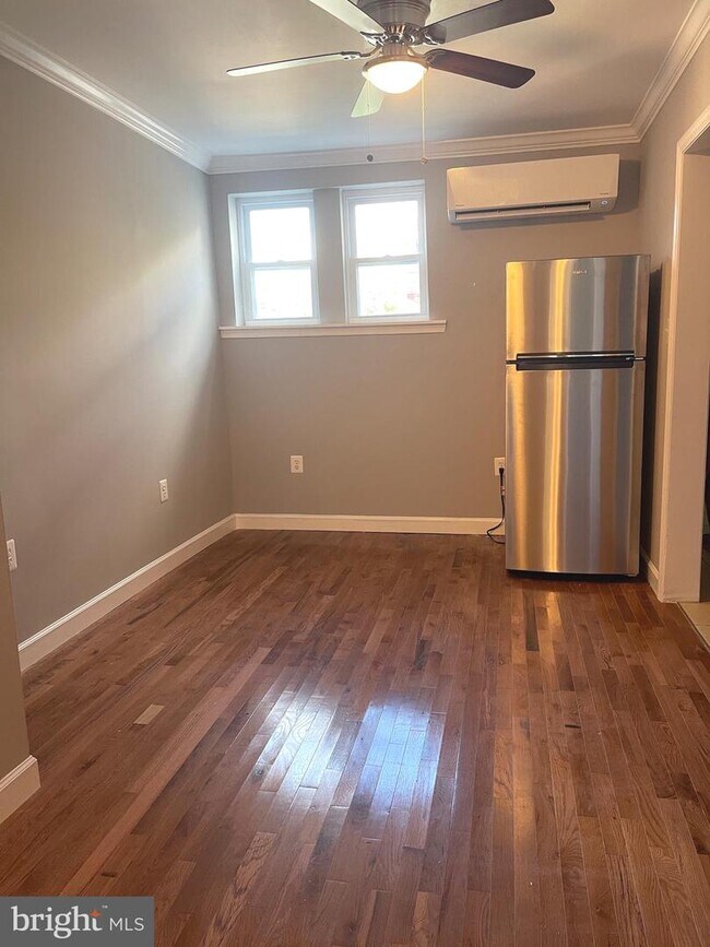 Building Photo - 1110 Bonaparte Ave