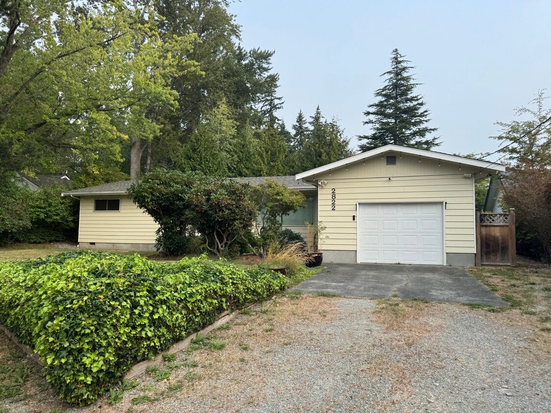 Primary Photo - 3-Bed 1.5-Bath with Huge Fenced Backyard