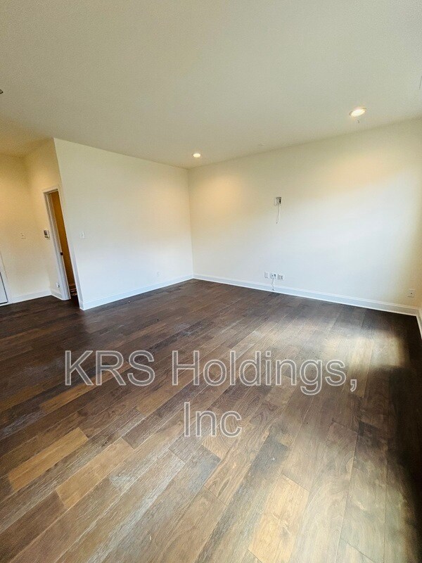 Foto del edificio - 6839 Dunton Rd