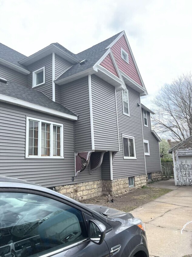 Building Photo - 208 Winona St