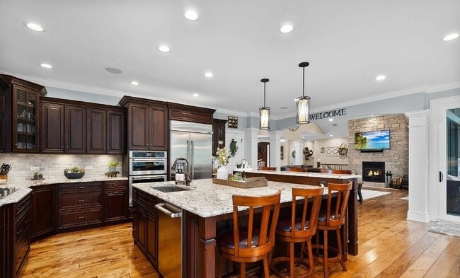 Foto del edificio - 9N660 Whispering Springs Ln