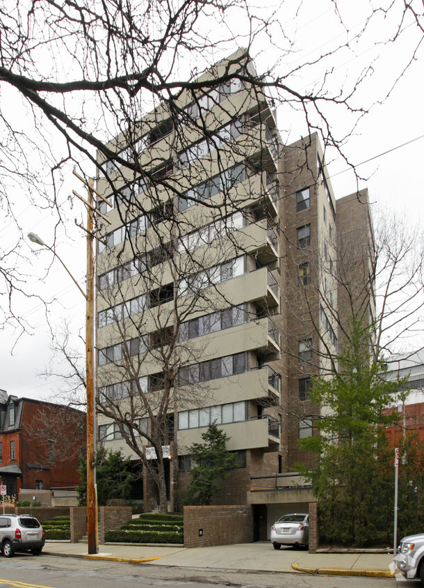 Building Photo - Highland Commons