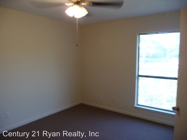Building Photo - 4015 Tarpon St