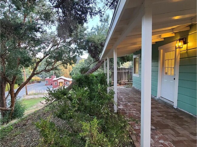 Foto del edificio - 1501 Old Topanga Canyon Rd