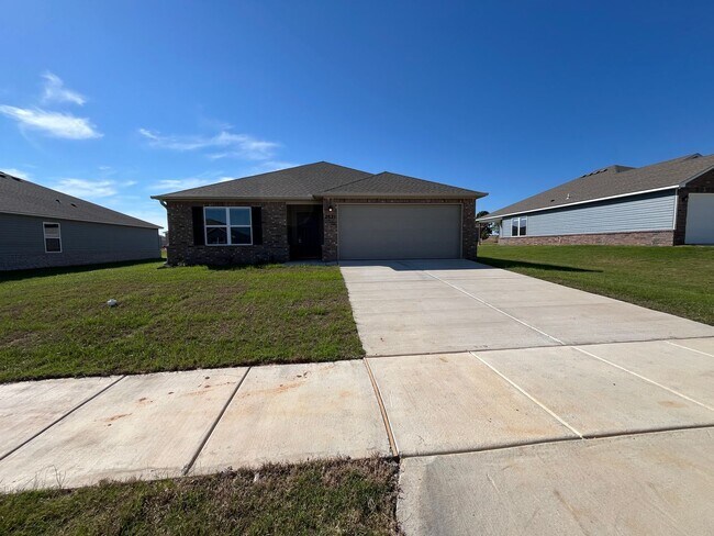 Building Photo - *FREE Rent + Amazon Cash!!* Brand New Three Bedroom Home in Pea Ridge