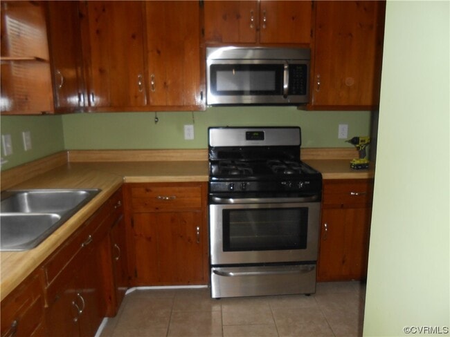 Building Photo - 218 Plumtree Ave