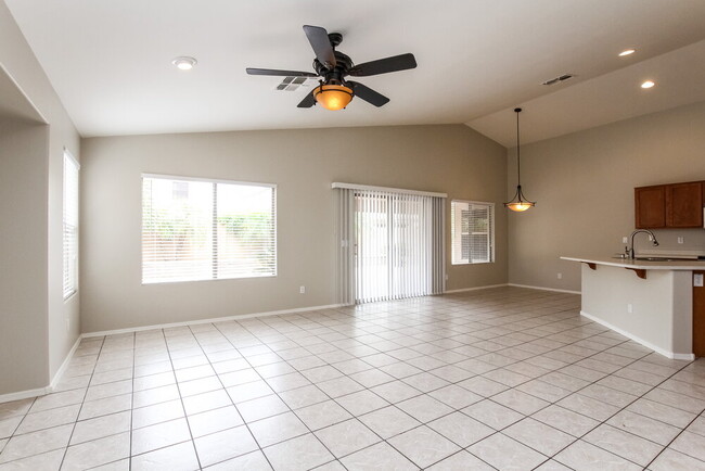 Foto del edificio - 9166 W Melinda Ln