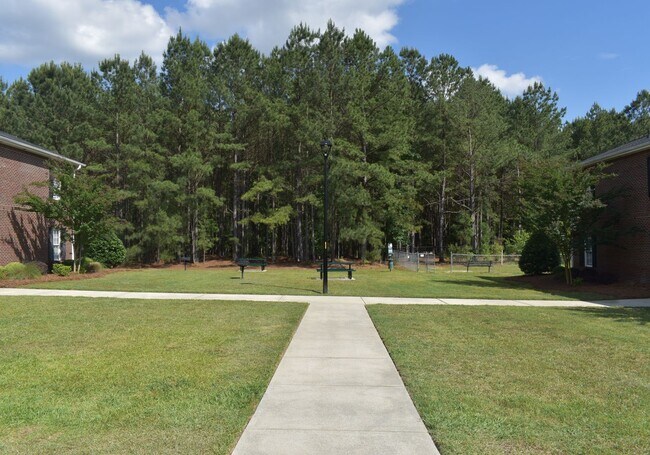 Foto del edificio - Three bedroom - Three bathroom apartments at University Park in Lillington, NC!