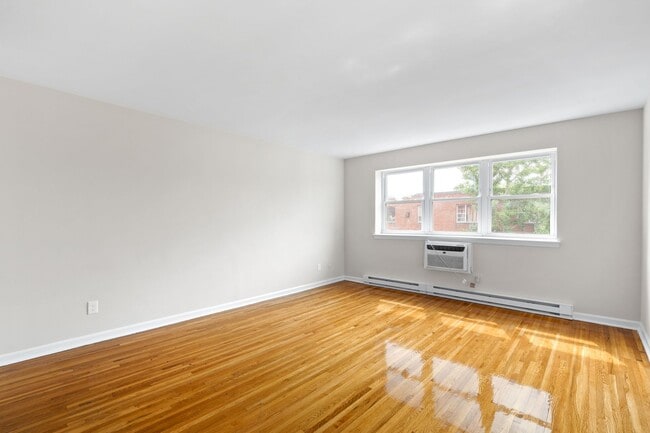 Building Photo - 20 W Church St