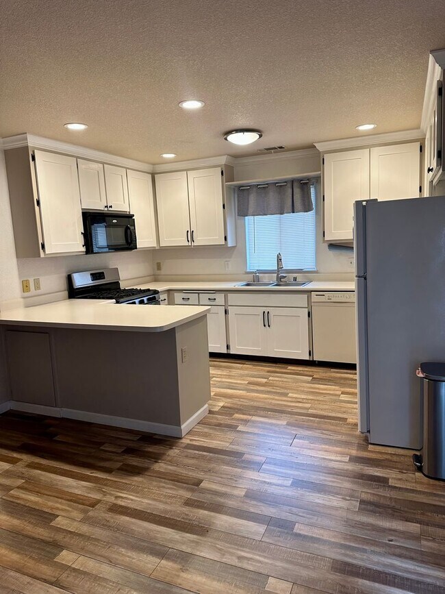 Building Photo - Beautifully maintained home located in a desirable Anderson neighborhood