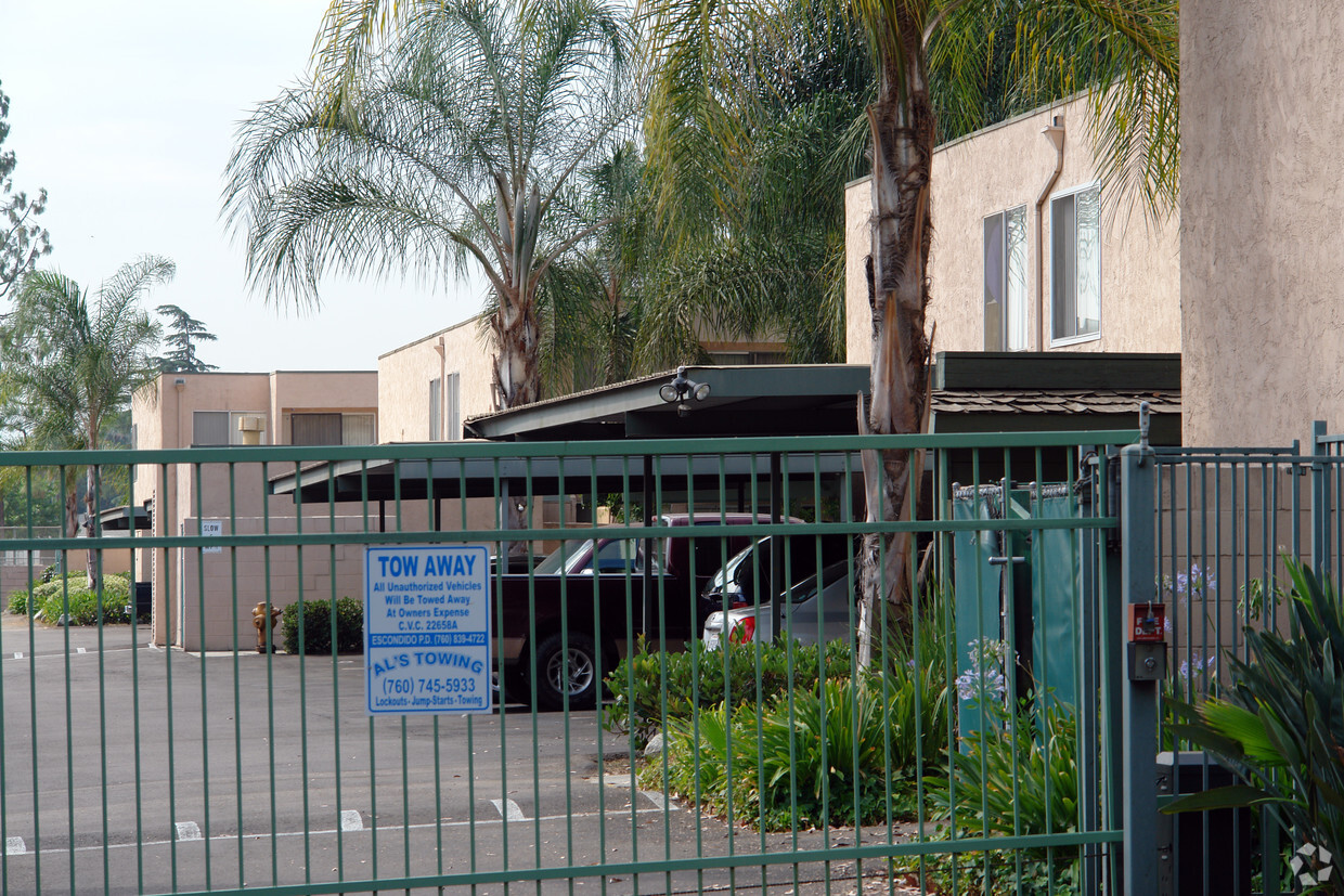 Building Photo - Grand Palm Village Apartments