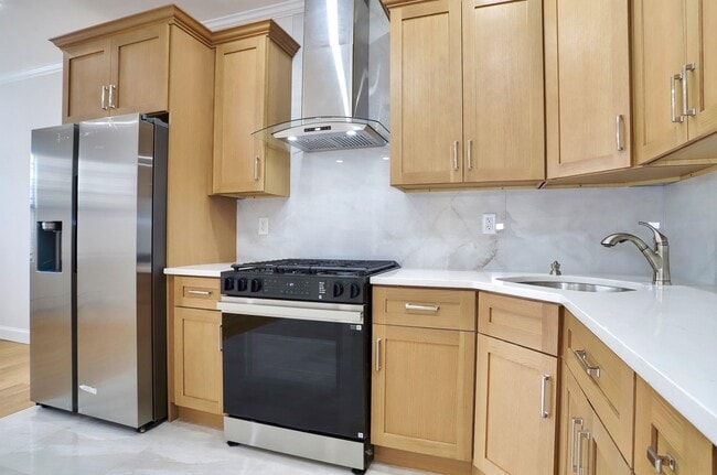 Building Photo - 915 Central Ave