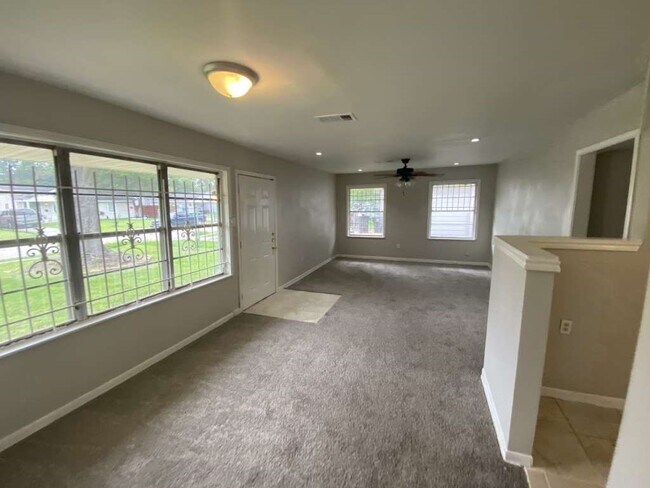 Foto del edificio - 5322 Dewberry St