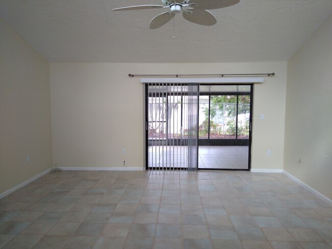 Foto del edificio - 2201 Pinewood Villas Dr