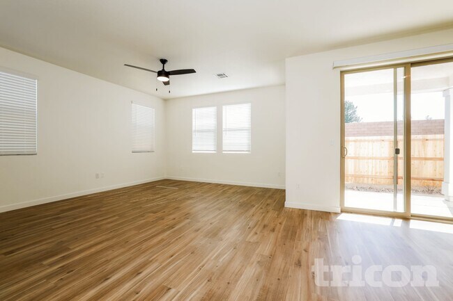 Building Photo - 713 Desert Sage Ct