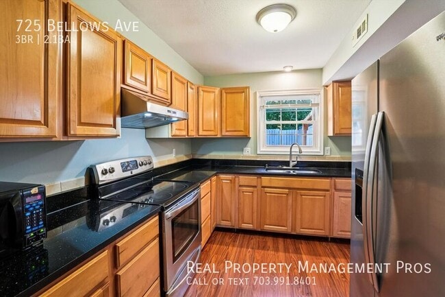 Building Photo - 725 Bellows Ave