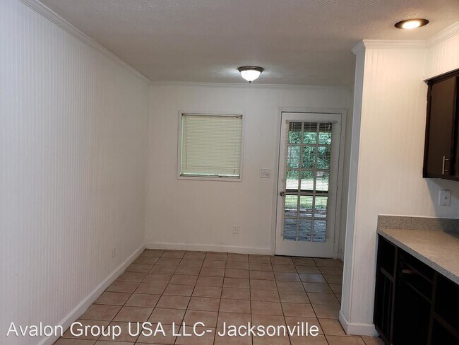 2 br, 1 bath House - 6061 Longchamp Dr - - 4