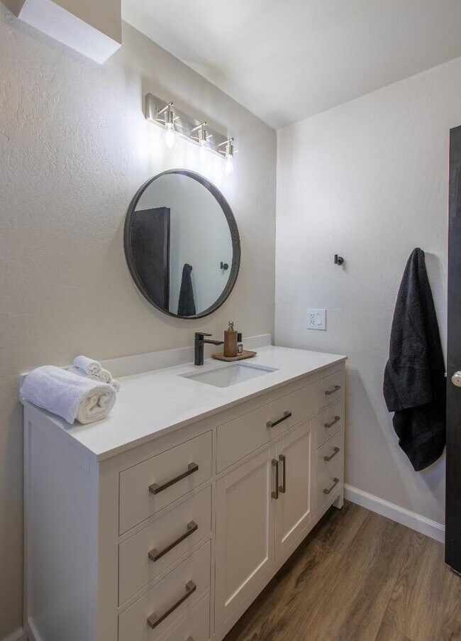 Foto del edificio - 850 Rockaway Beach Ave