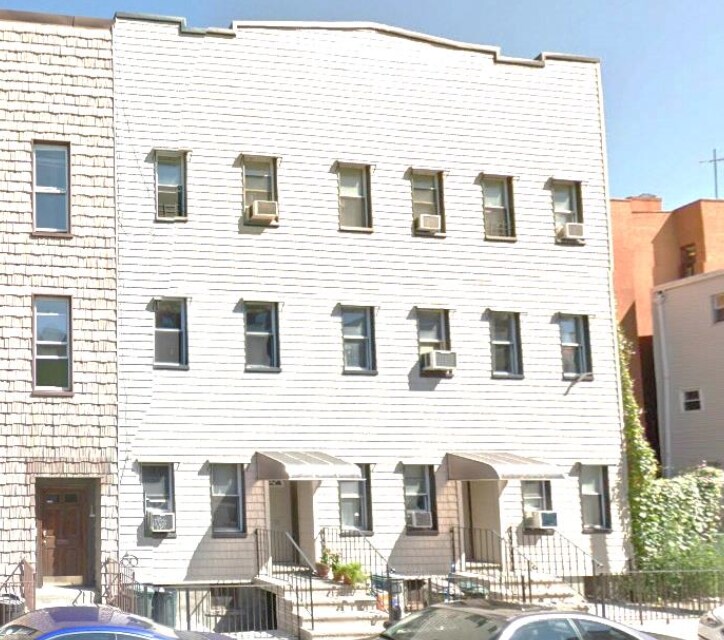 Exterior - 584 Lorimer St