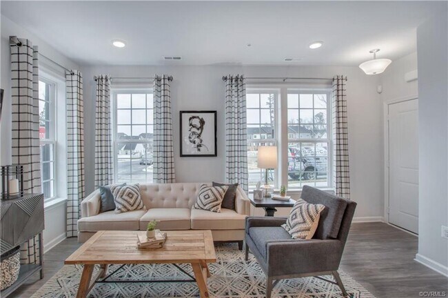 Foto del edificio - 806 Wesley Lane Unit A  Charlottesville, V...