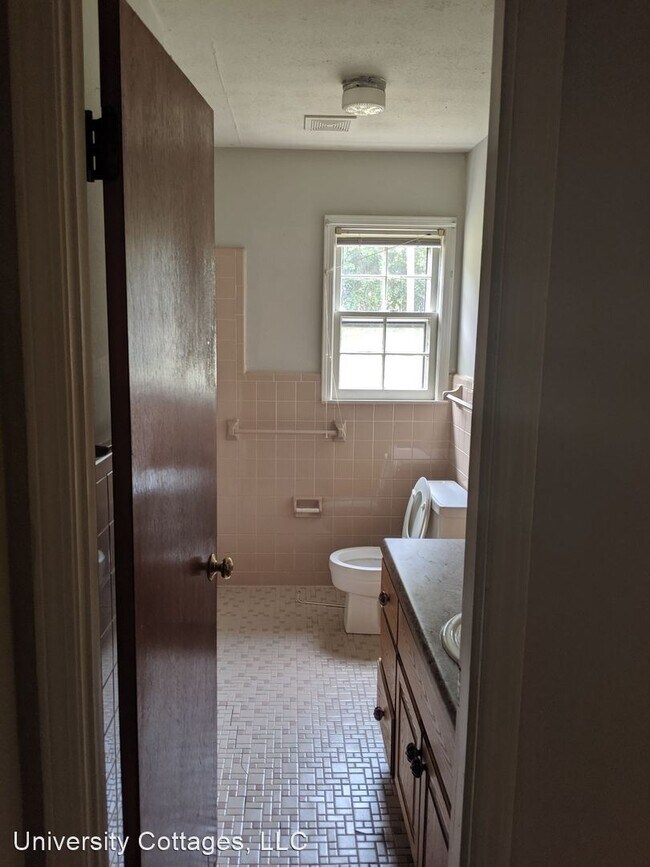 Building Photo - 2 br, 1 bath Apartment - 414 Frontage Rd