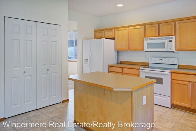 Foto del edificio - 5 br, 2.5 bath House - 8417 16th St NE