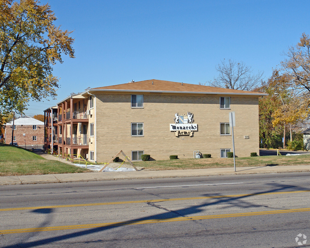 Building Photo - Monarch Arms