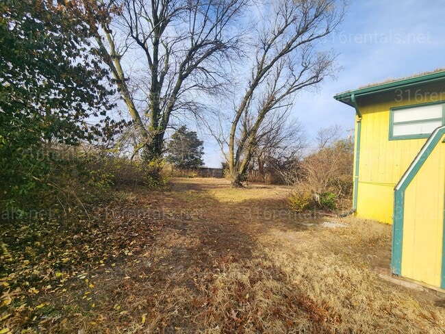 Building Photo - $1,795 - 3 bedroom/ 2 bathroom Single Family Home **COMING SOON**