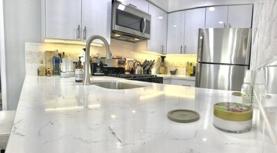 Building Photo - Playa-Jefferson