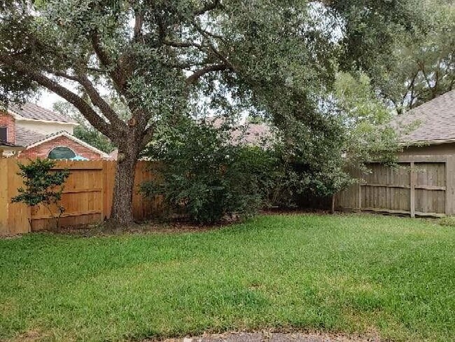 Foto del edificio - 215 Heathbrook Ln