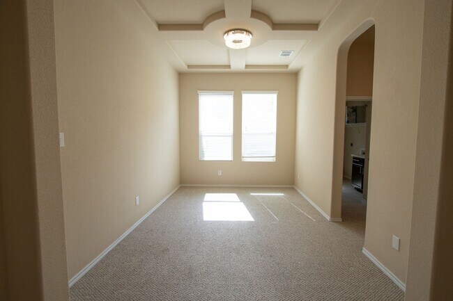 Foto del edificio - Welcome to this charming 3-bedroom, 2-bath...